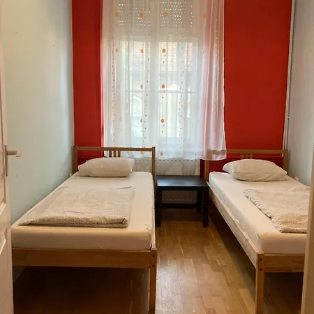 Hostal Gogol24 *